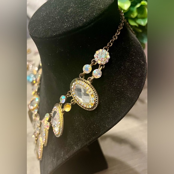 BLINGY BOMBSHELL STATEMENT NECKLACE AND AB HEAVEN ๐ฅ๐ฅ๐ฅ๐ฆ๐ฆ๐ฆ - Picture 7 of 10